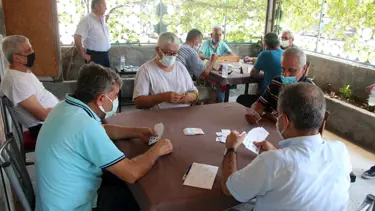 Adana'da kıraathanelerde 'oyun' yoğunluğu