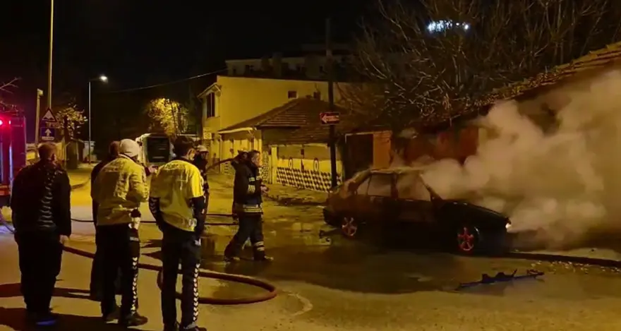 Edirne'de korkunç olay: Alev alan otomobildeki 4 kişi yanarak öldü 5