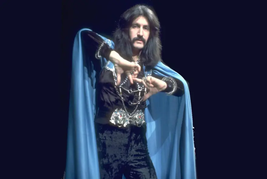 Barış Manço'nun 50 yıl önce bestelediği Cumhuriyet'in 100. yıl marşı bugün sahnede 3