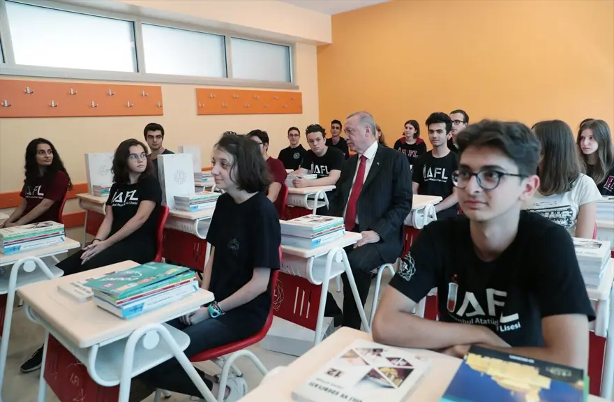 Cumhurbaşkanı Erdoğan: Ders müfredatlarını objektif bir anlayışla yeni baştan hazırladık 9 Cumhurbaşkanı Erdoğan: Ders müfredatlarını objektif bir anlayışla yeni baştan hazırladık 9