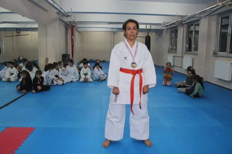 Doktor Ayten Kartal Taş karatede dünya ikincisi oldu 3