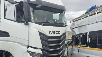 Nevşehir'de işçi minibüsü ile TIR çarpıştı: Yaralılar var