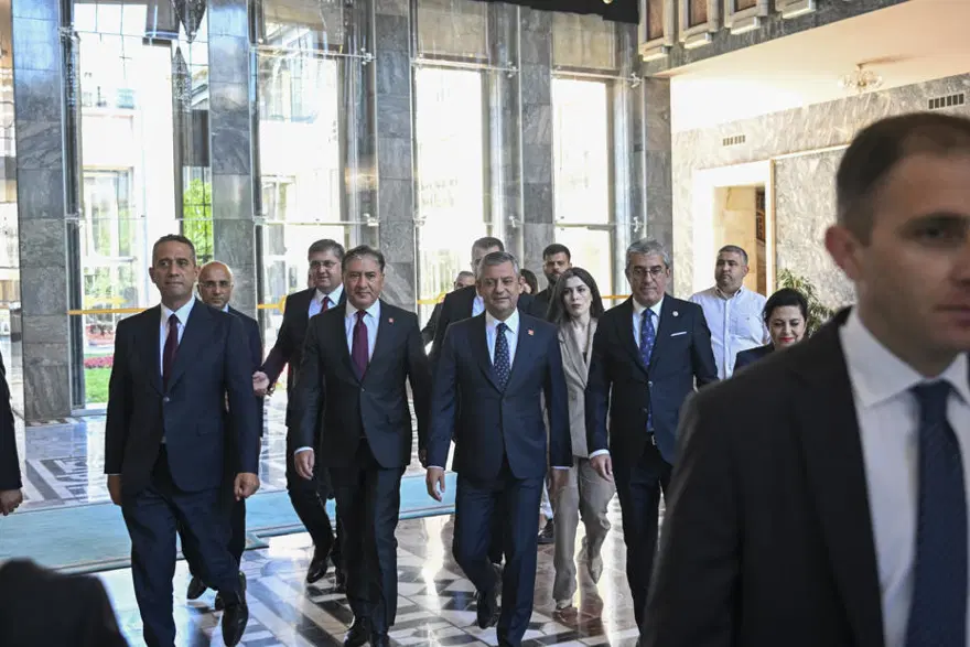 ALTERNATİF İSİM İÇİN DE İMZA TOPLANDI 8 ALTERNATİF İSİM İÇİN DE İMZA TOPLANDI 8