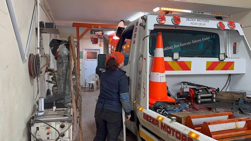 Kocasının desteğiyle ağır sanayide işe başladı: ''Erkek işi'' diyenlerin ön yargısını kırıyorum 4 Kocasının desteğiyle ağır sanayide işe başladı: ''Erkek işi'' diyenlerin ön yargısını kırıyorum 4