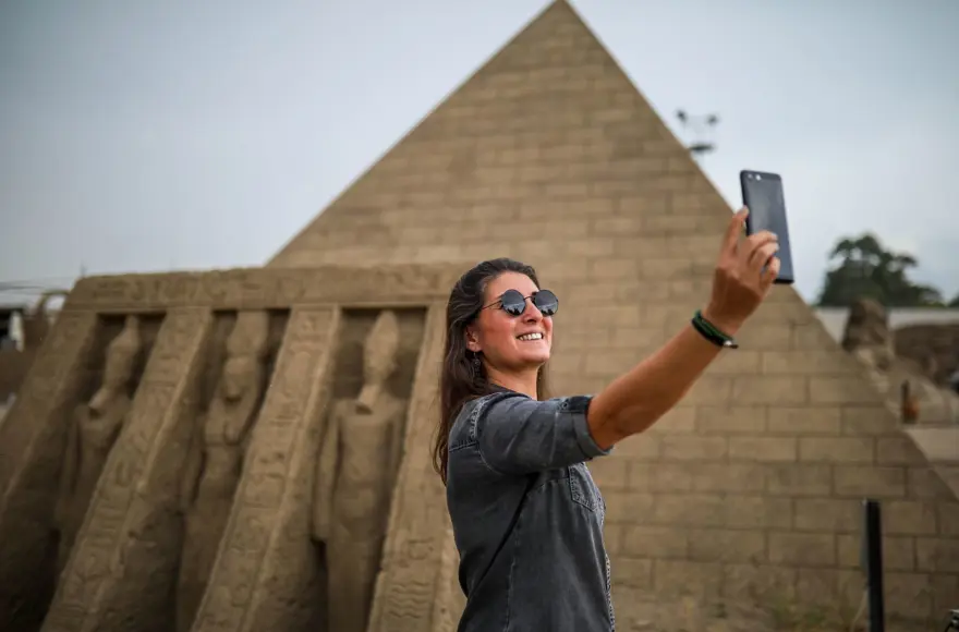 5 yıldır ayakta olan kumdan Keops Piramidi, Guinness'e aday 