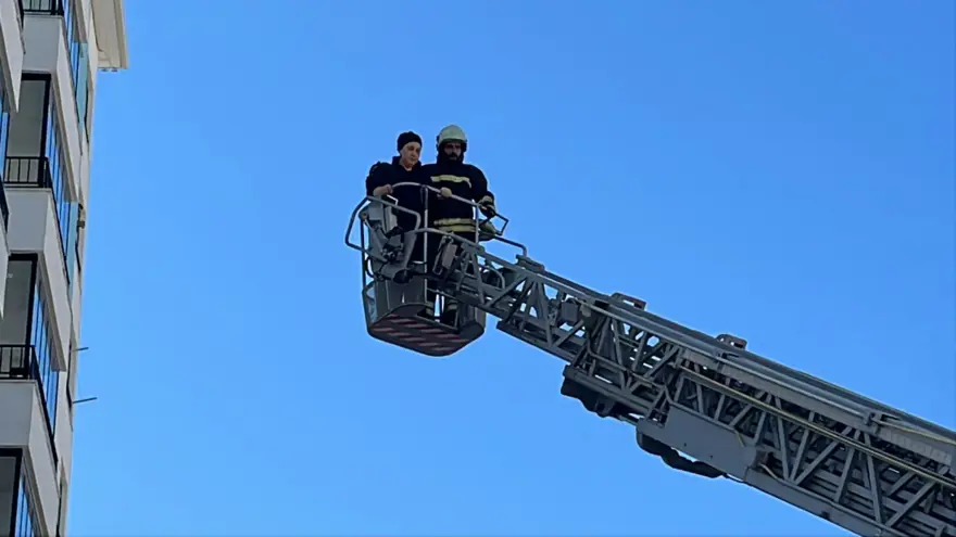 Sivas'ta 10 katlı apartmanda yangın: Can pazarı yaşandı 3