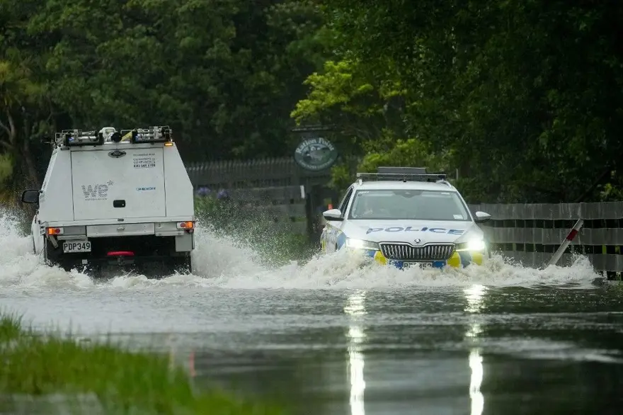 Yeni Zelanda'da uçuran fırtına: OHAL ilan edildi 4 Yeni Zelanda'da uçuran fırtına: OHAL ilan edildi 4