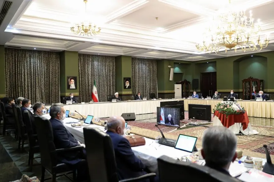 İran'da Bakanlar Kurulu'nda maske takıldı İran'da Bakanlar Kurulu'nda maske takıldı