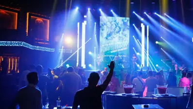 Müzik yasağı kalktı, Antalya’da eğlence mekanları doldu