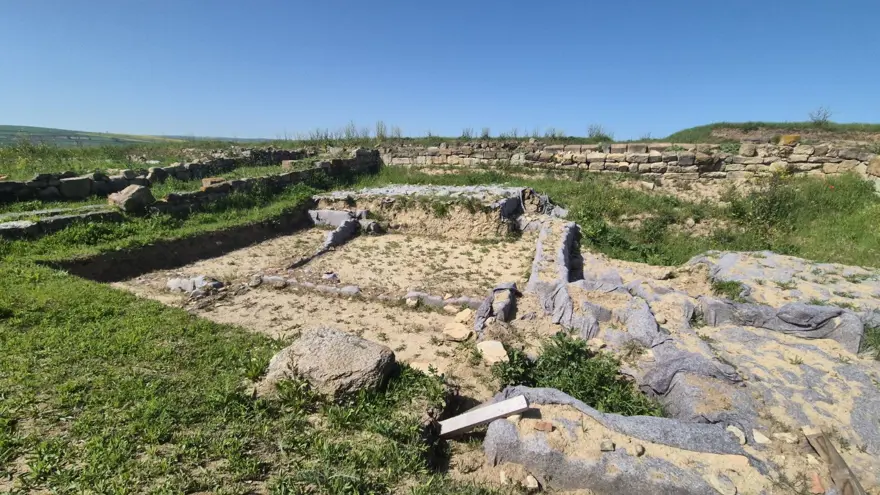 ''BEYAZ TENLİ, SARIŞIN VE MAVİ GÖZLÜ BİR HALKTIR'' 1