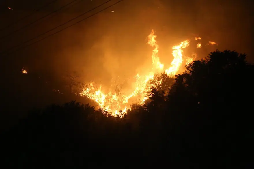 Hatay İskenderun'daki yangın 22 saat sonra kontrol altında 9