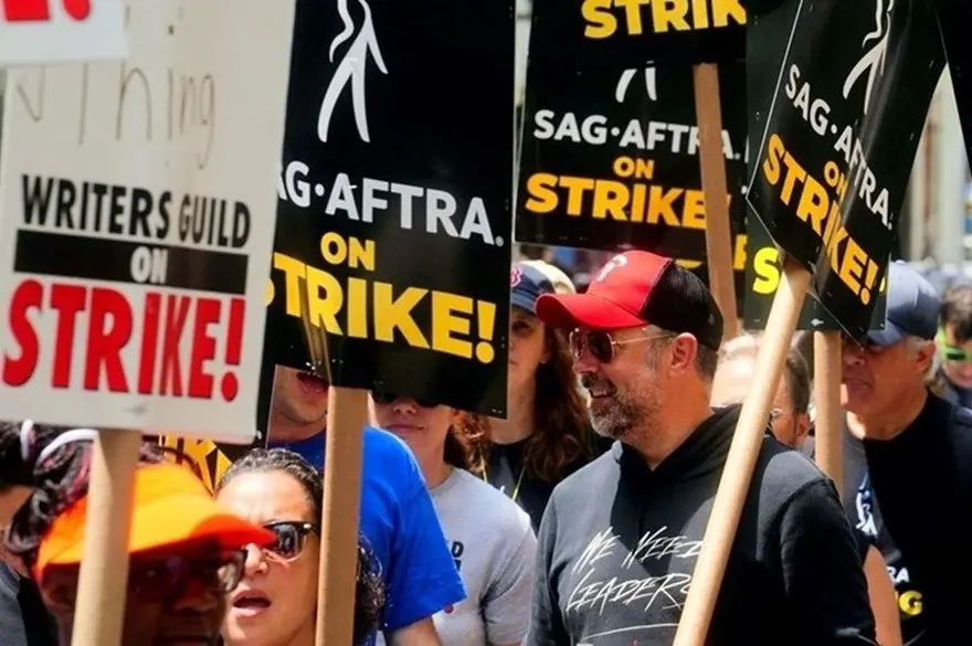 Hollywood oyuncularının grevi sonlandı: Büyük bir zafer! Hollywood oyuncularının grevi sonlandı: Büyük bir zafer!