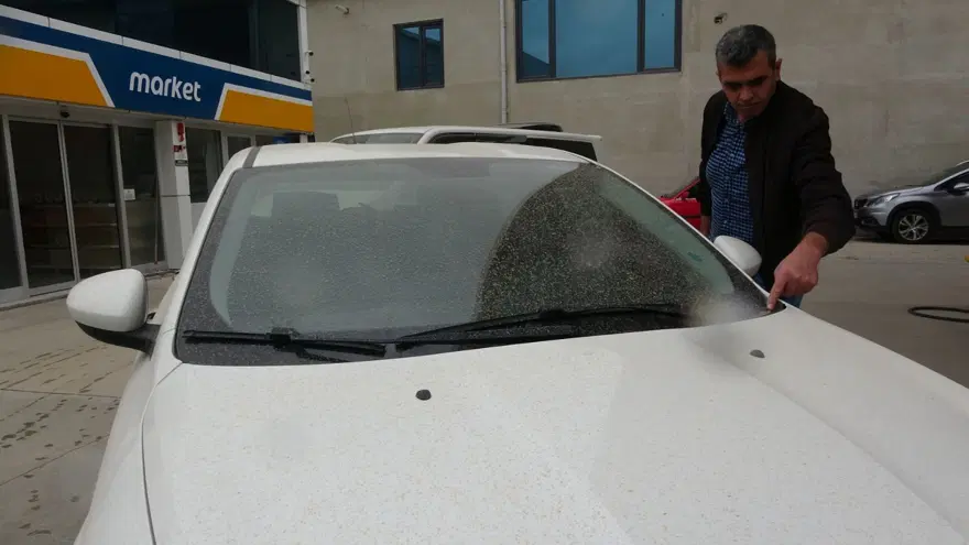 Van’da çamur yağdı: araçlar oto yıkamada kuyruk oldu 7 Van’da çamur yağdı: araçlar oto yıkamada kuyruk oldu 7