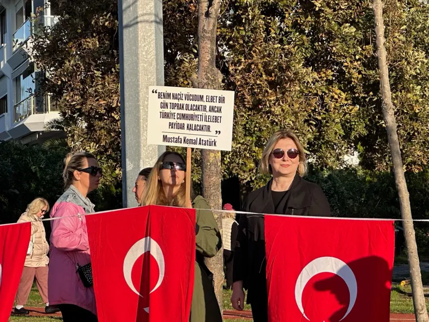 6 buçuk kilometrelik Ata'ya saygı zinciri 6