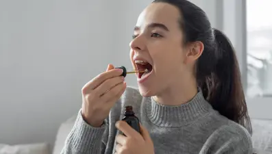 Dilinde ağrı hissetti ama önemsemedi: Meğer kanserin işaretiymiş