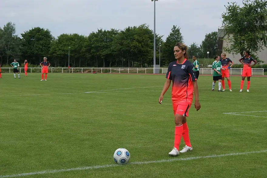 Louisa Necib 5