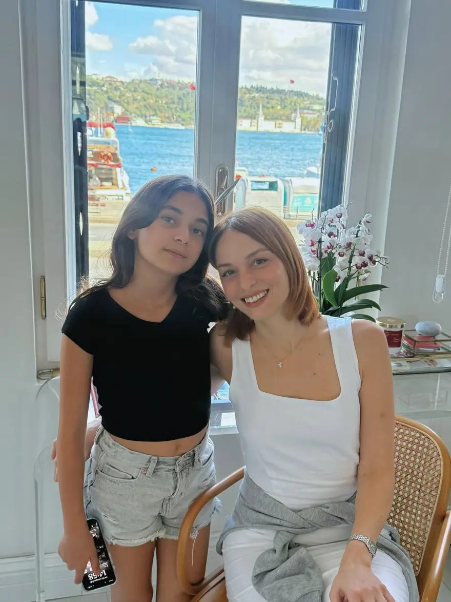 Annesinin vefatıyla sarsılan Nilperi Şahinkaya'dan aile pozları 3 Annesinin vefatıyla sarsılan Nilperi Şahinkaya'dan aile pozları 3