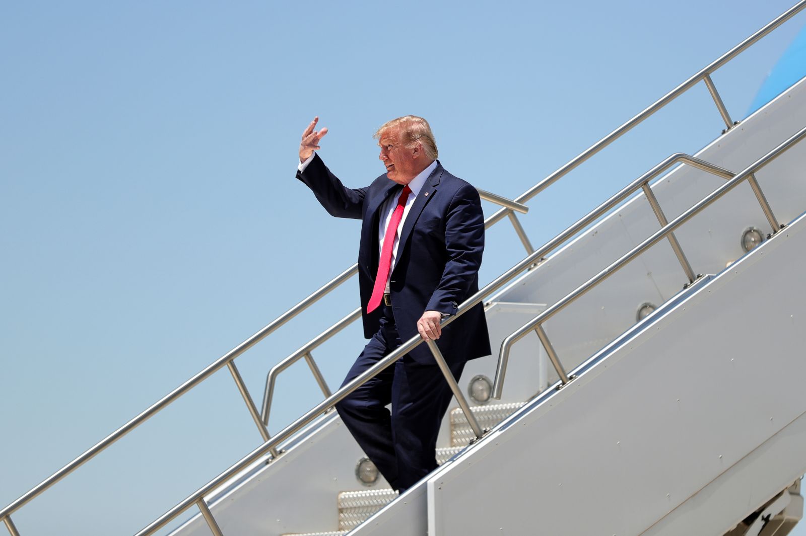 ABD Başkanı Trump, Covid-19 nedeniyle ara verdiği seyahatlerine yeniden başladı