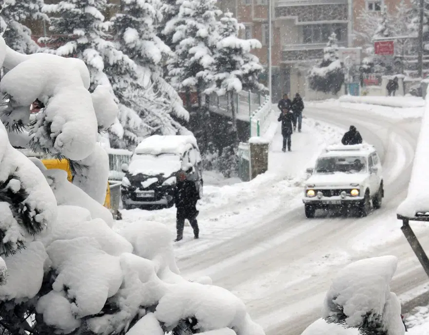 Birçok kent arasında ulaşım durdu Birçok kent arasında ulaşım durdu