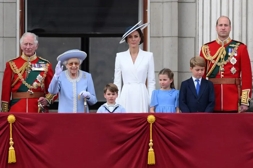 Kraliçe'den sonra Kate Middleton ve Prens William'ın unvanları değişti 2