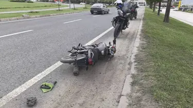 Polisten kaçan motosikletli kazaya karıştı