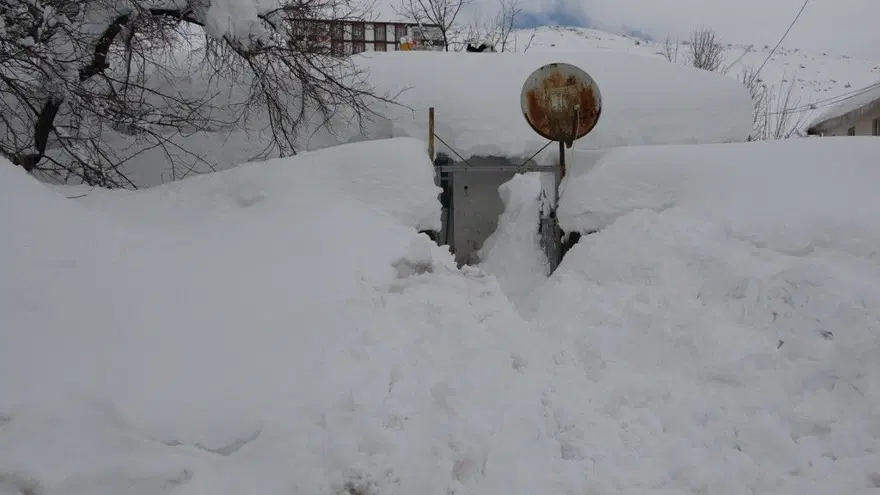 Bitlis’e kar kalınlığı 9 metreye yaklaştı 3 Bitlis’e kar kalınlığı 9 metreye yaklaştı 3