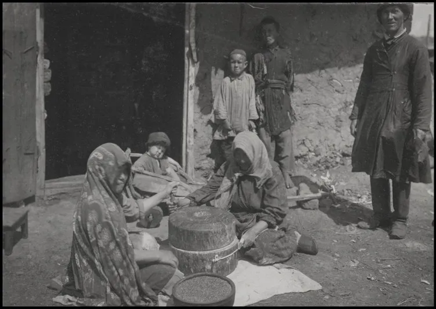 Bilim kurgu değil Türk boylarının 111 yıllık fotoğrafları. Gizemli heykeller, gelişmiş aletler, tanıdık kıyafetler (106 fotoğrafla gizemli Türk tarihi) 30