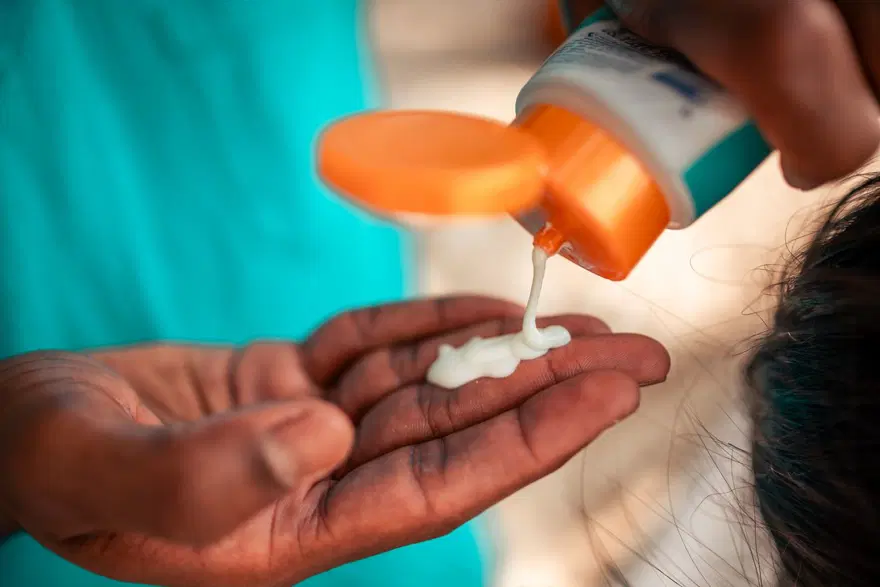 Dermatolog açıkladı: Güneş kremi seçerken mutlaka dikkat etmeniz gerekenler Dermatolog açıkladı: Güneş kremi seçerken mutlaka dikkat etmeniz gerekenler