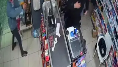 Silahlı soyguncuyu giydiği ayakkabısı ele verdi