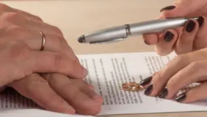 Eşi boşanmak isteyince fenalaşıp öldü