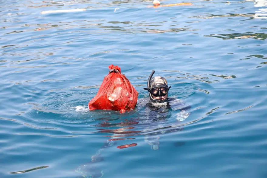 Hepsi denizin dibinden çıkarıldı! 219 kilogram atık 2
