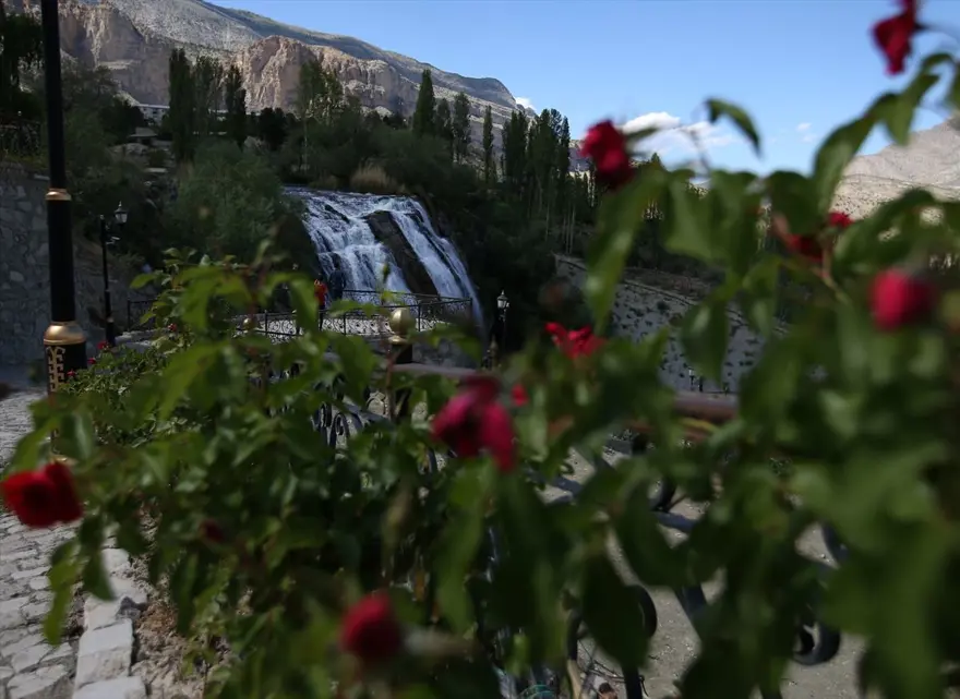 'Türkiye'nin 11. sakin kenti' Uzundere doğal güzellikleriyle salgından bunalanlara adeta nefes aldırıyor 11