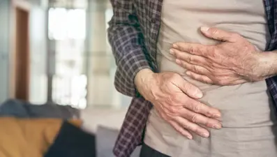 Mide ağrısıyla başladı, 8 ayda kanserden hayatını kaybetti: Doktorlar belirtisini göz ardı etti