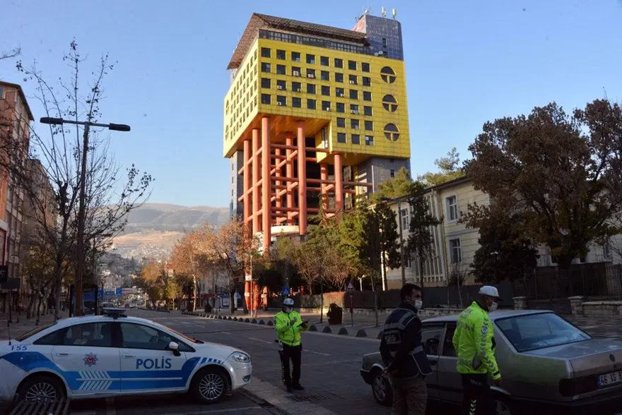 "YIKTIĞIMIZ BİNALARIN ÜZERİNE PARA ALIYORUZ" 11