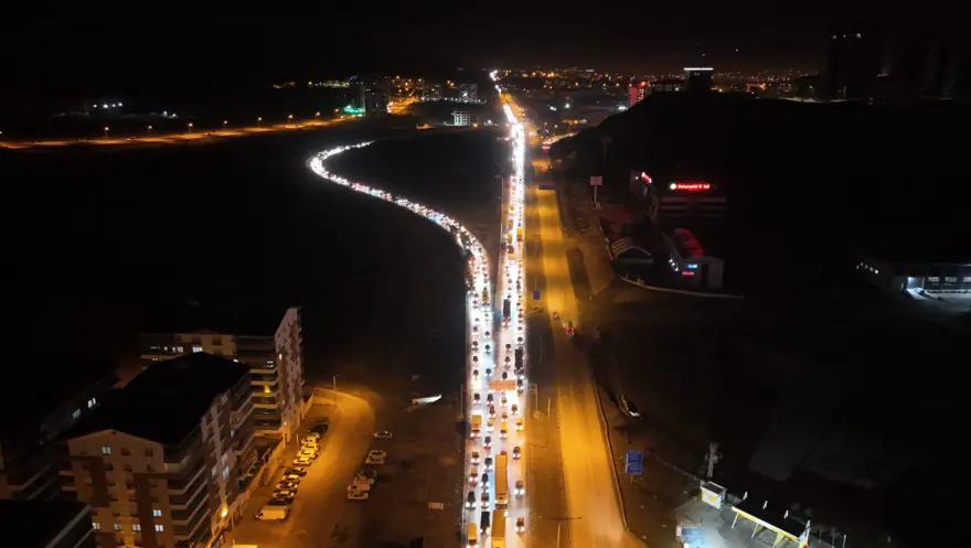 Yarıyıl tatili trafiği: 43 ilin geçiş noktasında yoğunluk arttı 2