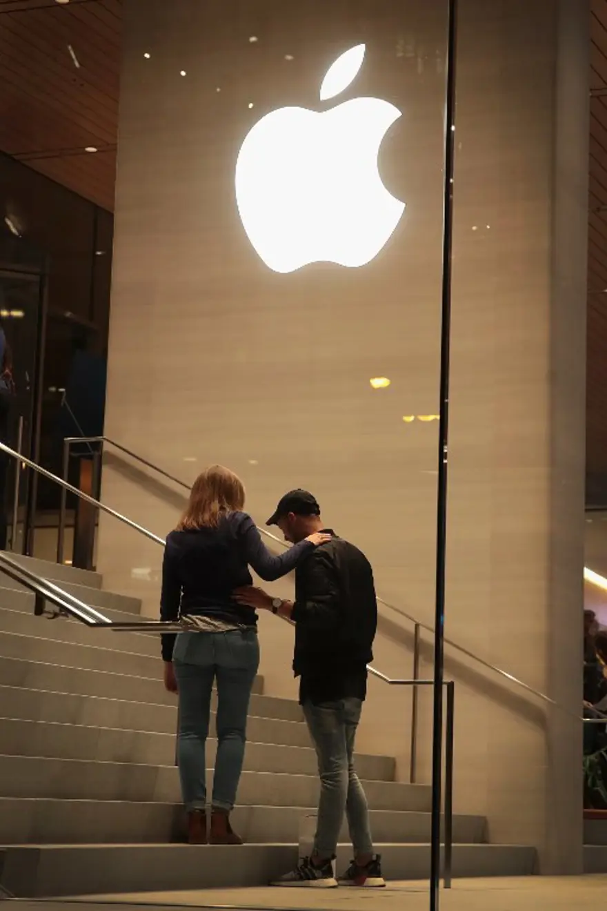 Apple Chicago'da çatısı "MacBook" şeklinde mağaza açtı 11 Apple Chicago'da çatısı "MacBook" şeklinde mağaza açtı 11