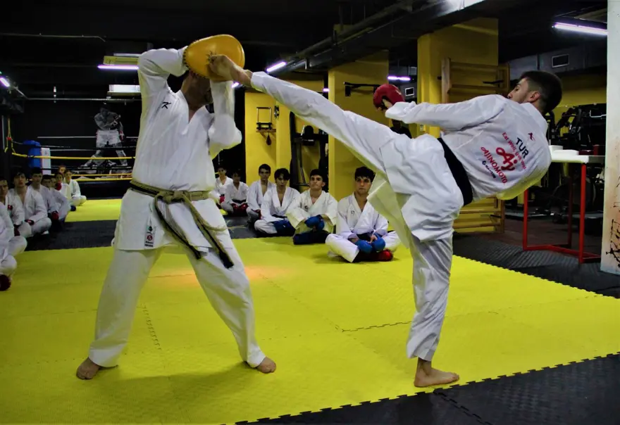 Kundakta başladığı sporda tarih yazdı 8