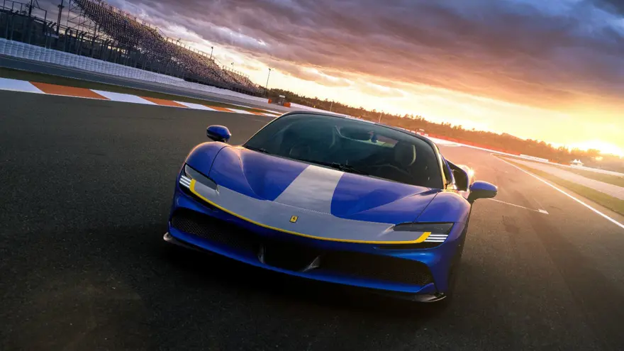 Ferrari'den üstü açılır hibrit elektrikli aracını tanıttı 6