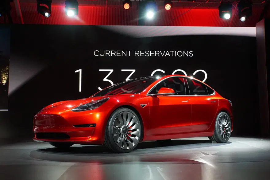 Tesla Model 3 görücüye çıktı 