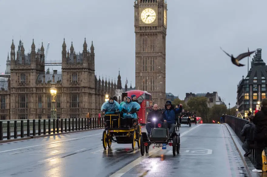 Londra‘da antika otomobiller yarıştı 11
