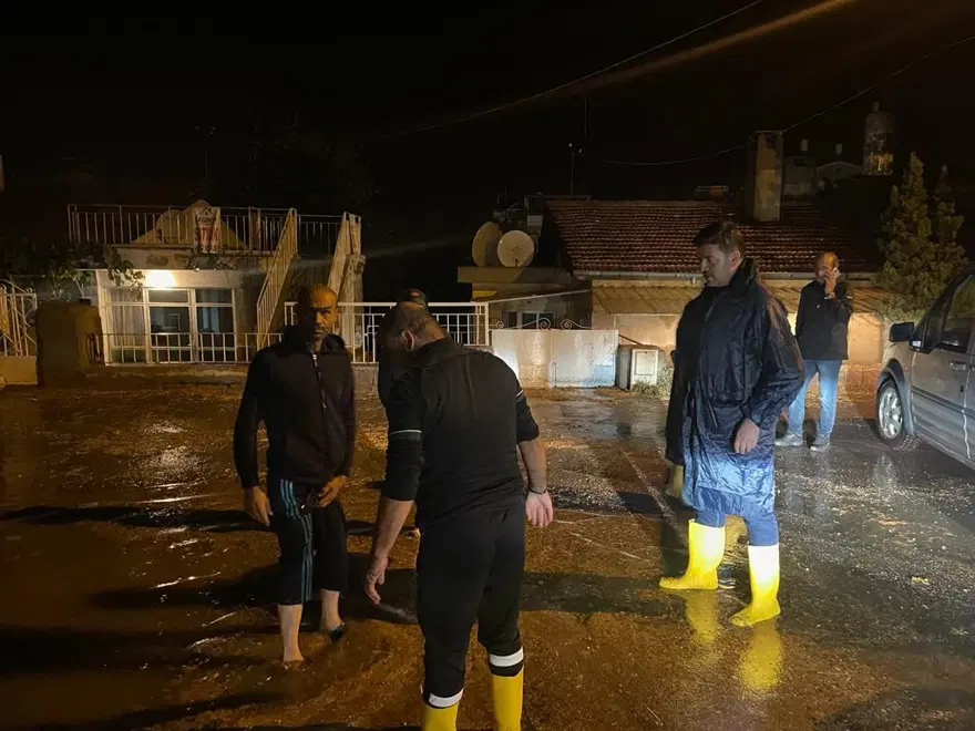Kuvvetli sağanak birçok ilde hayatı felç etti: Sele kapılan 3 kişi hayatını kaybetti, 1 bebek kayıp 56