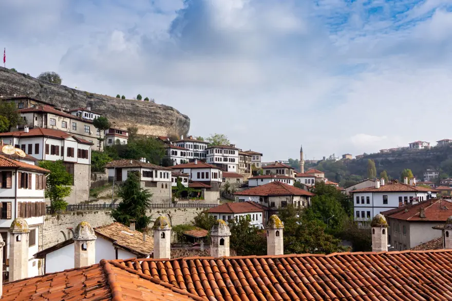 DÜNYANIN EN İYİ KORUNAN İLK 20 KENTİ ARASINDA 4 DÜNYANIN EN İYİ KORUNAN İLK 20 KENTİ ARASINDA 4