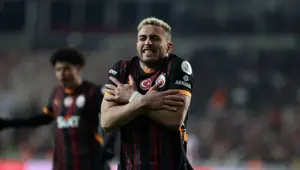 Galatasaray'da Barış Alper Yılmaz şoku: "İçerde hüngür hüngür ağlıyor" Galatasaray'da Barış Alper Yılmaz şoku: "İçerde hüngür hüngür ağlıyor"