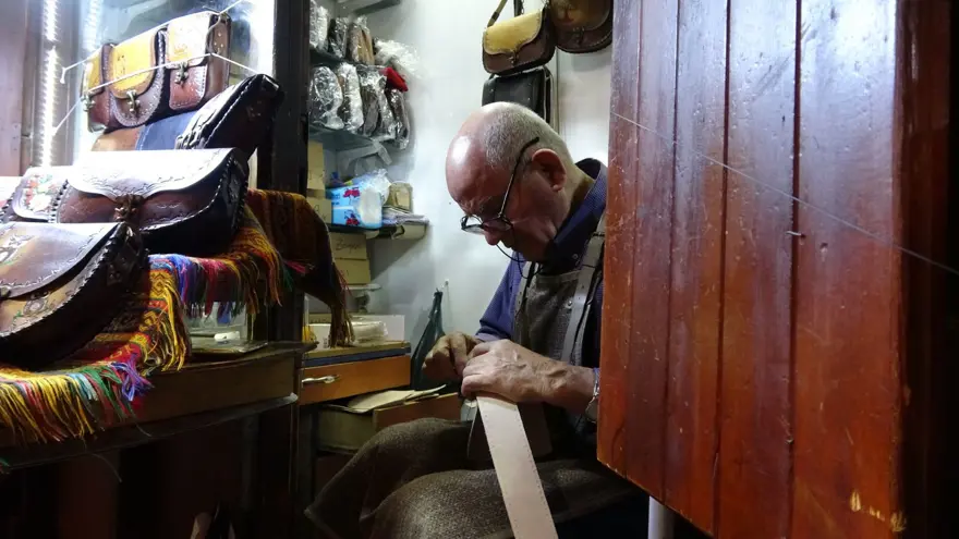 76 yaşında ama mesleğini yaşatmaya devam ediyor: 66 yıldır üretmekten vazgeçmedi 1 76 yaşında ama mesleğini yaşatmaya devam ediyor: 66 yıldır üretmekten vazgeçmedi 1