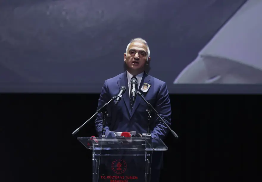 Cüneyt Arkın'ı binlerce kişi gözyaşlarıyla uğurladı 42 Cüneyt Arkın'ı binlerce kişi gözyaşlarıyla uğurladı 42