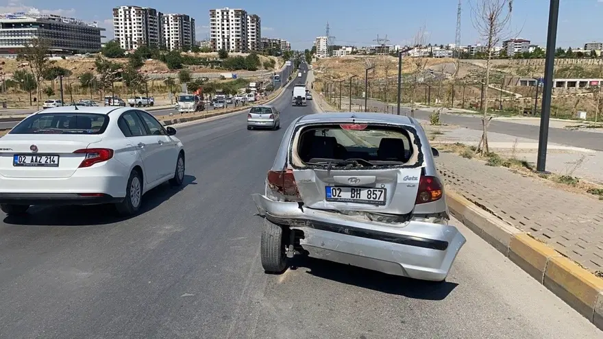 Adıyaman'da 16 araç birbirine girdi: 1'i polis 2 kişi yaralandı 