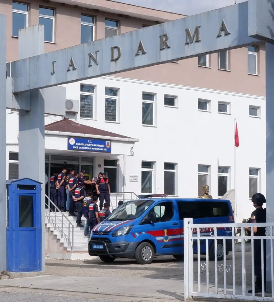Babasını öldürüp parçalara böldü, yakıp dere yatağına attı! Edirne'de kan donduran cinayet 1 Babasını öldürüp parçalara böldü, yakıp dere yatağına attı! Edirne'de kan donduran cinayet 1