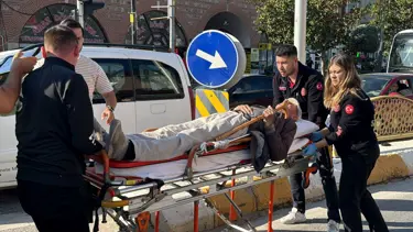 Karşıdan karşıya geçmeye çalışırken araba çarptı