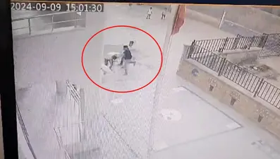 "Kapı açma" tartışmasında nöbetçi öğretmene dayak