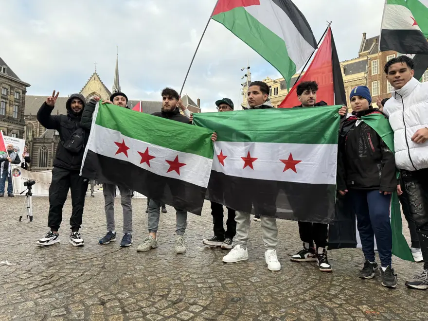 Avrupa'daki Suriyeliler, Baas rejiminin devrilmesini kutladı 21